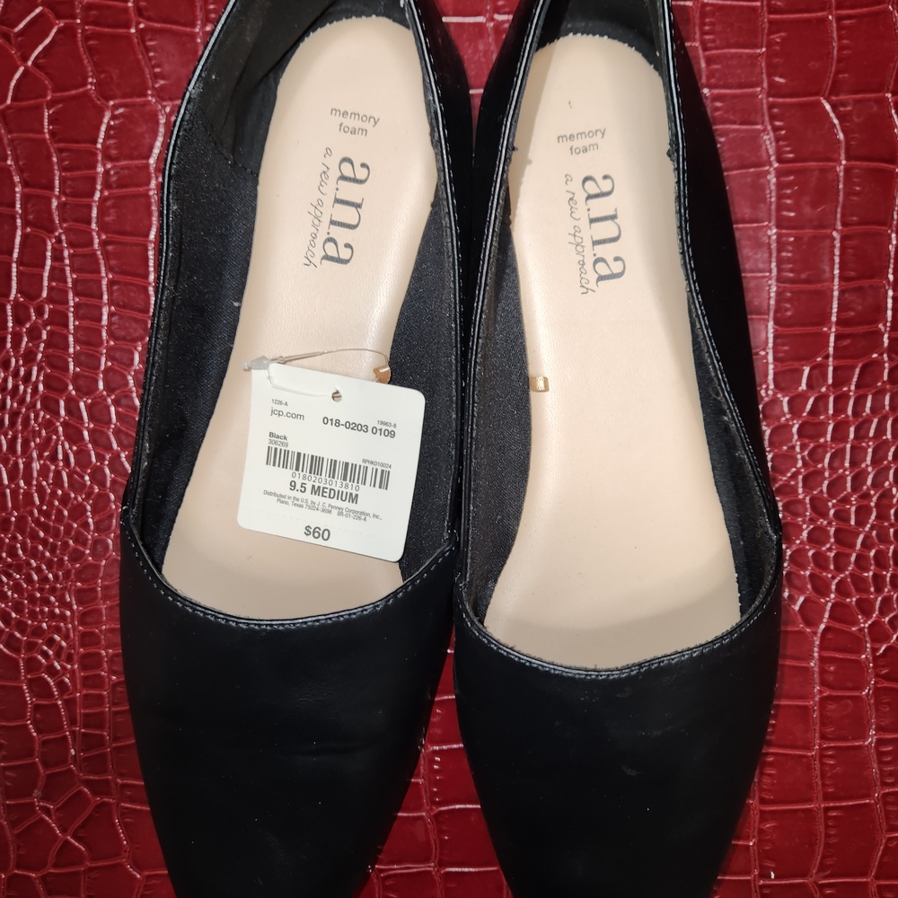 a.n.a Black Pointed-Toe Ballet Flats - Picture 2 of 5